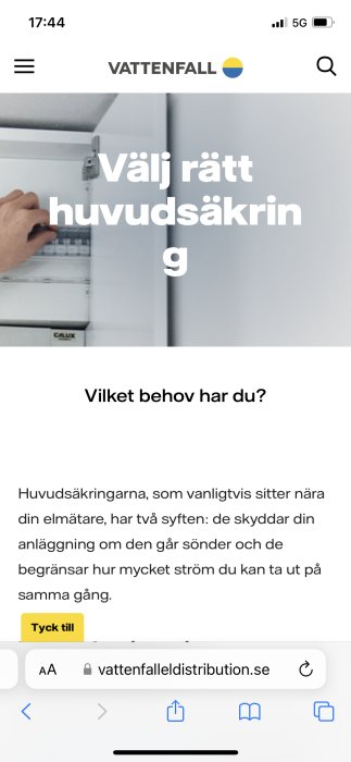 En webbsida med texten "Välj rätt huvudsäkring", hand justerar elskåp, Vattenfall logotyp, mobilgränssnitt.