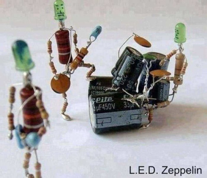 Konstverk av elektroniska komponenter formade som bandet Led Zeppelin, med ordlek på LED-lampor.