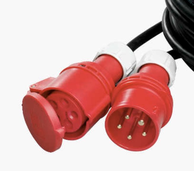 Två röda industriella strömkontakter med skyddskåpor, anslutna till svart kabel, på vit bakgrund.