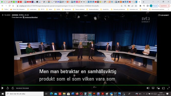 Debattprogram i studio med moderator och åtta deltagare. Textremsa nedtill. "Agenda Special Energiutmaningen" i bakgrunden.