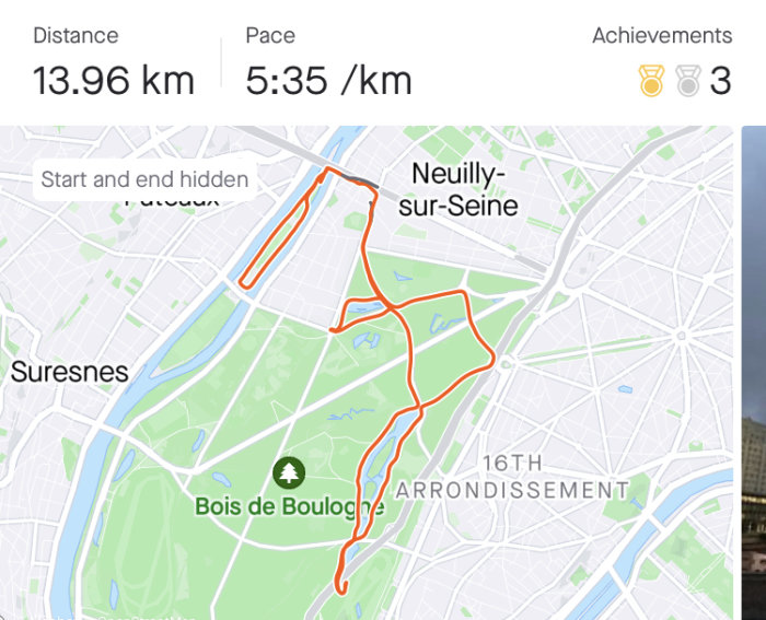 GPS-spårning av löpning; 13.96 km; hastighet 5:35 min/km; kartbild; prestationer uppnådda; start/slut dolda.