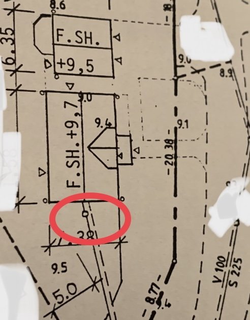 Teknisk ritning, detaljer och mått, ingenjörskonst, cirkel markerar specifik del, svartvitt dokument, skalenlig konstruktion.