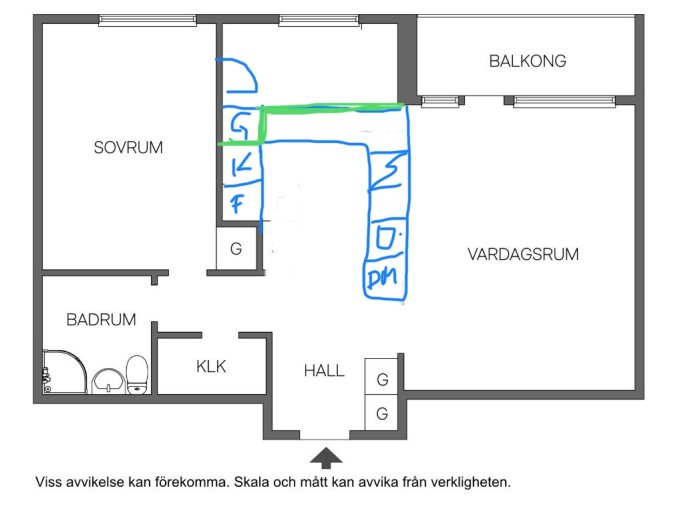 Planritning av lägenhet med sovrum, vardagsrum, badrum, klädkammare, hall, balkong. Handskrivna markeringar, möjlig möblering.