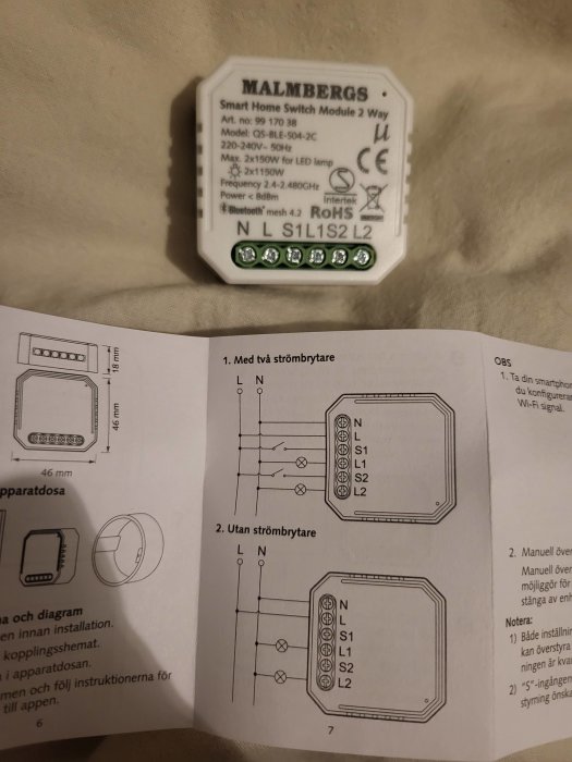 En elektronisk enhet från Malmbergs och installationsinstruktioner för smart hem-brytarmodul.