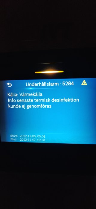 Blå skärm med text om misslyckad termisk desinfektion, datum och tider angivna, värmekälla refererad, underhållslarm.