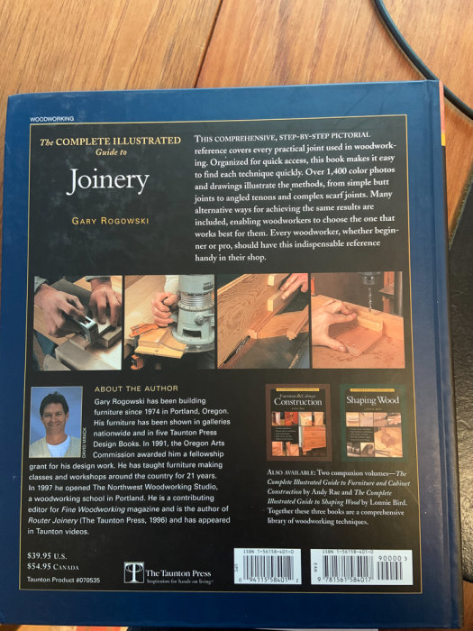 Baksida av snickeribok, "The Complete Illustrated Guide to Joinery," foton, författarinfo, pris, förlag.