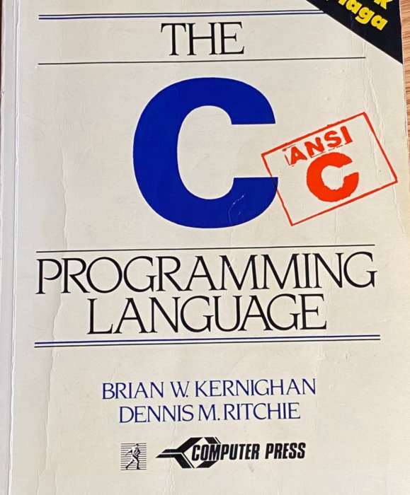 Bokomslag: "The C Programming Language" av Kernighan och Ritchie, ANSI C-version, från Computer Press.