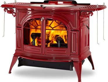 Röd gjutjärnskamin med synlig låga, klassisk design, uppvärmningsutrustning.