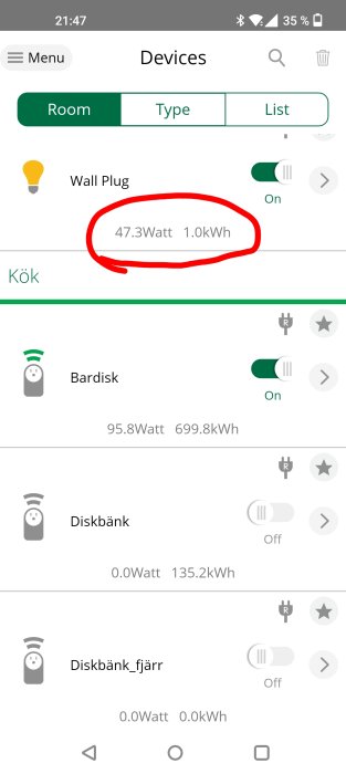 Skärmdump av en smart hem-app visar enheter och energiförbrukning, markerat värde för "Wall Plug."