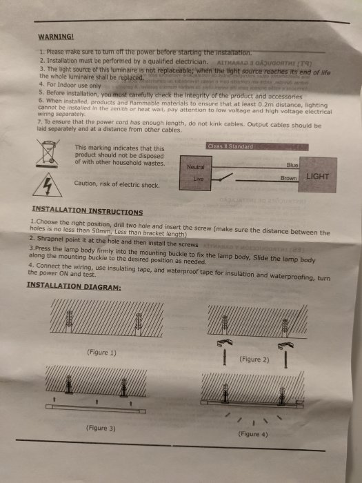 Bild på bruksanvisning för installation av belysningsarmatur, varningar, kabelfärger, installationsinstruktioner och diagram.