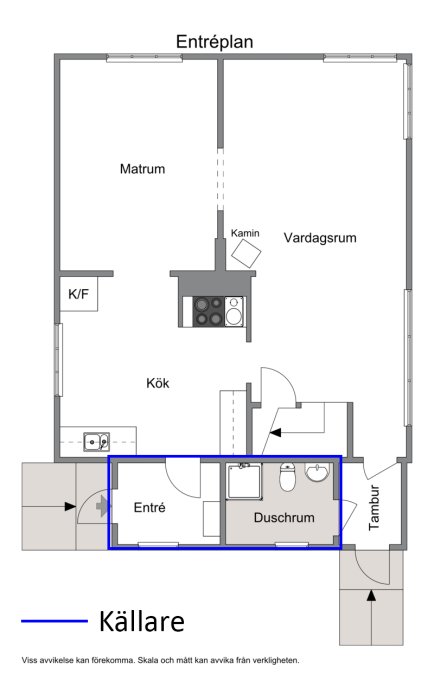 Ritning av husets entréplan med vardagsrum, kök, matrum, entre och duschrum. Indikerar källare nedanför.