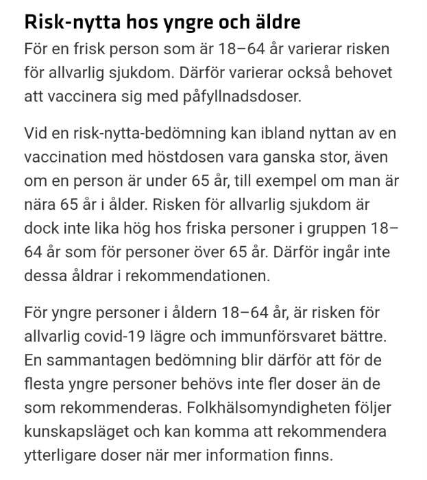 Svensk text om risk-nytta av vaccindoser för yngre och äldre individer gällande COVID-19.