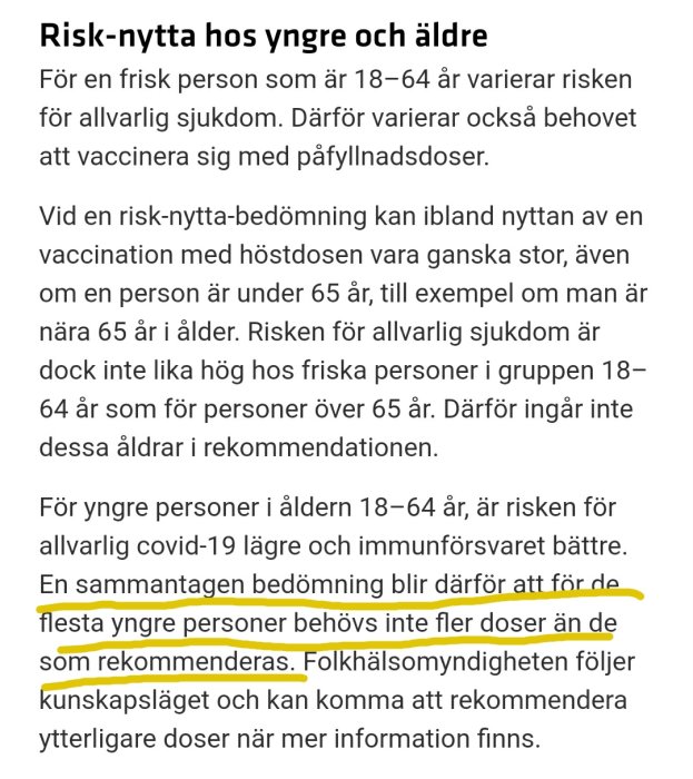 Svensk text om risk och nytta av vaccinering för yngre och äldre personer, och dosrekommendationer baserade på ålder.