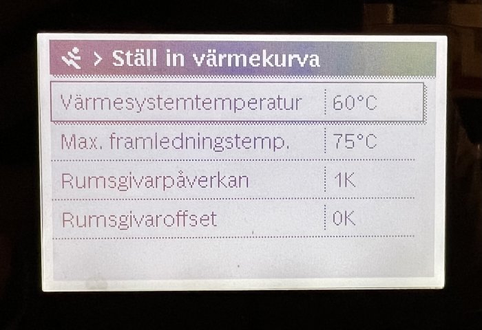 Digital gränssnitt för inställning av värmekurva, temperaturer och rumspåverkan för uppvärmningssystem.