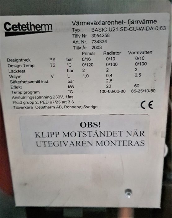 Etikett för värmesystem med tekniska specifikationer, varningsmeddelande, tillverkningsår 2003, Cetetherm, svenska.