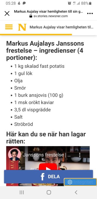 Recept på Janssons frestelse med ingredienser. Artikel på en webbplats. Man håller maträtt, YouTube-video, sociala medier-knappar.