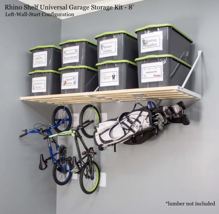 Garageförvaringssystem med hyllor, förvaringslådor och cykelhållare på vägg. "*lumber not included" synligt. Organiserat och märkt innehåll.