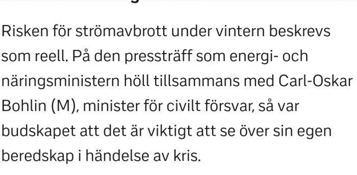 Svart text på vit bakgrund varnar för risken för strömavbrott och betonar vikten av beredskap.