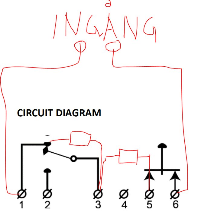 Schematisk elektrisk krets med komponenter, inklusive batteri och brytare, handritad med röda markeringar.