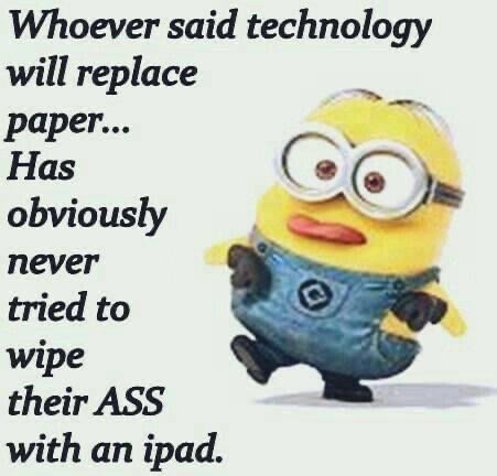 En Minion med glasögon, humoristisk text om teknik som inte kan ersätta toalettpapper.