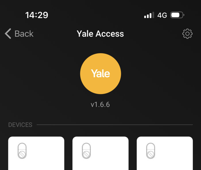 Mobilskärmdump av appen 'Yale Access', visar gränssnittet, version 1.6.6, med låssymboler.