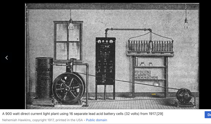 Svartvit bild på en 900-watt likströms ljusanläggning med blyackumulatorer från 1917. Vintage teknik och elhistoria.