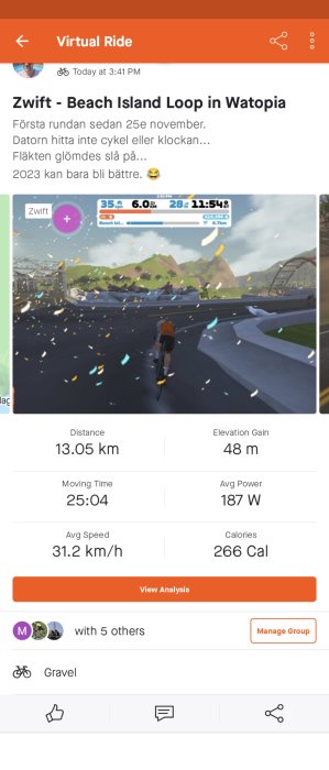 Skärmdump från Zwift cykelapp med statistik, användarkommentar, och virtuell cyklist i landskap.