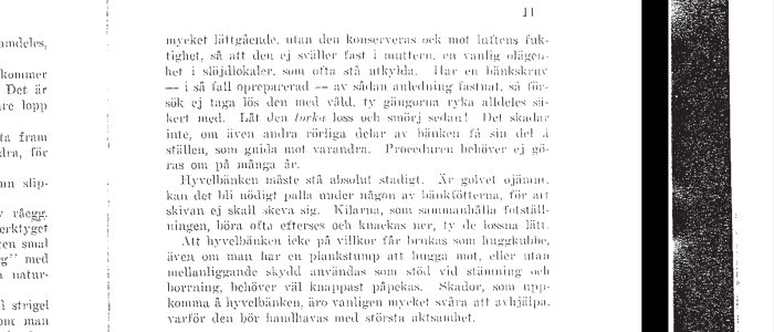 Sidor av en bok på svenska med text och vattenstänk eller skada på kanten.