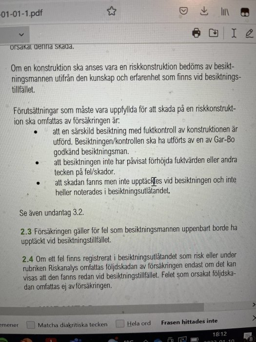 Ett datorgränssnitt som visar ett PDF-dokument med svensk text om försäkringsvillkor och besiktning.