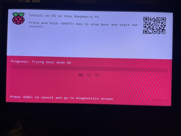 Raspberry Pi startskärm, installationsinstruktioner, QR-kod, progressionsstatus för SD-kortsbottning.