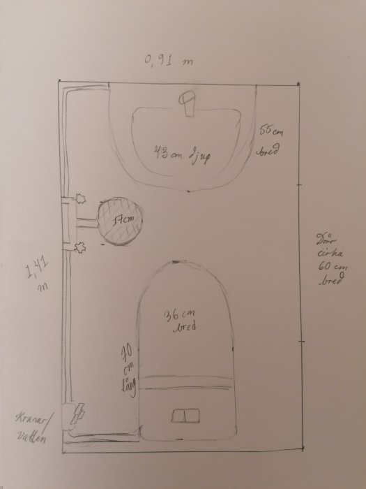Handritad skiss av ett badrum med måttangivelser, inklusive handfat och dusch.
