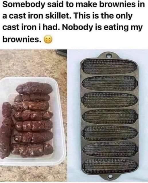 Humoristisk bild: Brownies bakade i cornbread form, ser ut som korvar.