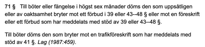 Text ur svensk lagstiftning som beskriver sanktioner för brott: böter eller fängelse upp till sex månader.