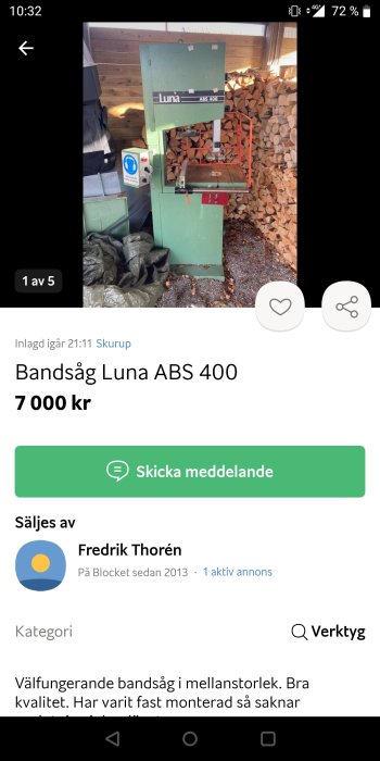 En bandsåg, Luna ABS 400, till salu för 7000 kr, grön, utomhus, vedhögar i bakgrunden, säljesannons.