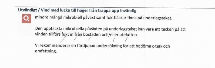 Svensk text om mikrobiell påväxt, fuktfläckar på underlagstak, rekommendation för fördjupad undersökning.