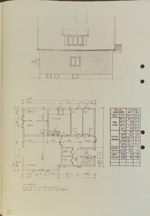 Arkitektritning, husfasad, planritning, dimensioner, garage, källarplan, bostad, konstruktionsskiss, anteckningar, teknisk dokumentation.