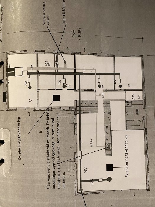 Arkitektonisk ritning, planlösning, rum, måttangivelser, detaljer, textnoteringar, teknisk specifikation, svartvit.