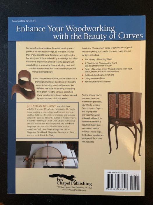 Bokomslag: "Enhance Your Woodworking with the Beauty of Curves", verktyg, publiserad av Fox Chapel Publishing, träarbeten, böjningstekniker.