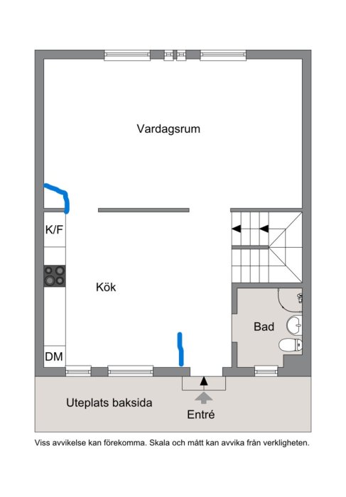 Planritning, lägenhet med vardagsrum, kök, badrum, entré, uteplats. Markeringar eller anteckningar i blått.