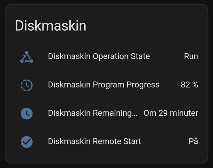 Skärm för diskmaskinskontroll visar driftstatus, programförlopp, återstående tid och fjärrstart aktiverad.