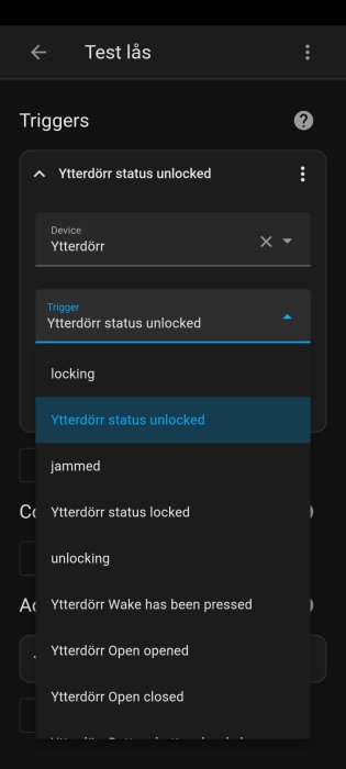 Skärmdump av smartlås-app, visar triggers för låsstatus som låst, olåst och dörr öppnad/stängd.