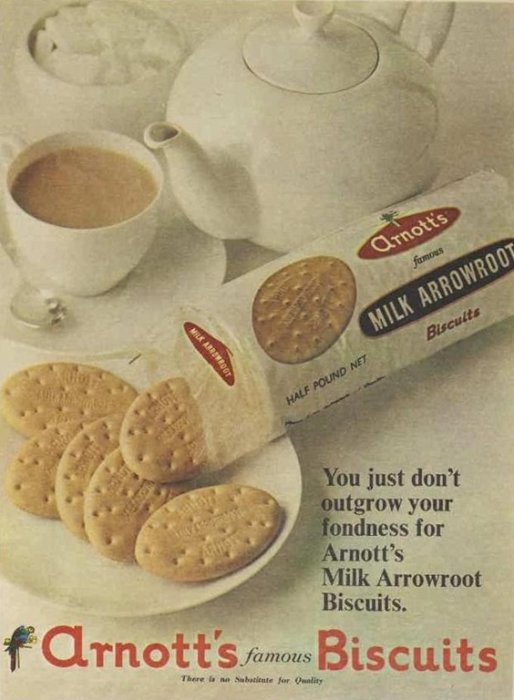 Gammaldags reklam för Arnott's Milk Arrowroot-kex, tekanna, kopp med te och sockerbitar.