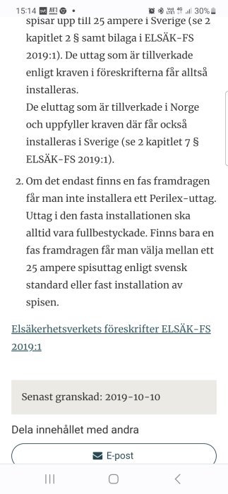 Svensk text om eluttag, installation, elsäkerhetsföreskrifter, granskat datum.