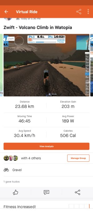 Skärmdump av virtuell cykeltur i Zwift-appen, visar distans, tid, hastighet och kaloriförbrukning.