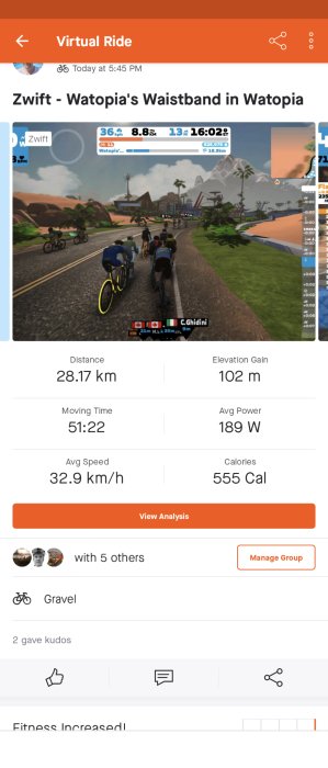 Skärmdump av en virtuell cykeltur i Zwift, med statistik som sträcka, tid och kaloriförbrukning.