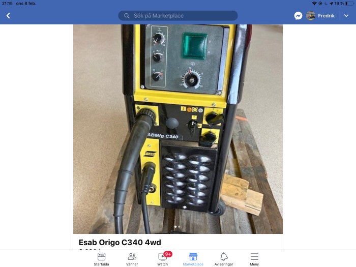 Esab Origo svetsmaskin, gula och svarta delar, reglage, sladd, på träpall, annonseras online.