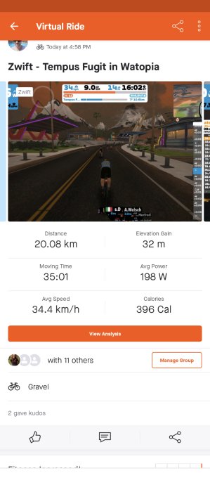 Skärmdump av virtuell cykeltur i Zwift på Watopia. Distans, tid, hastighet, kaloriförbrukning och höjdvinst noterade.