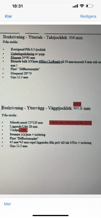 Bild på en skärm som visar textbeskrivningar och mått för byggmaterial, eventuell kommentar anmärkt i rött.