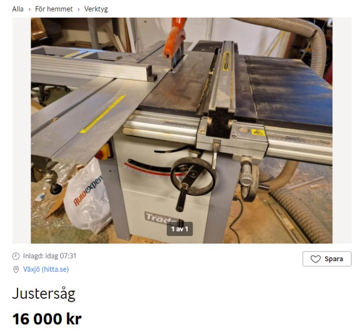 Industriell justersåg i verkstad till salu.