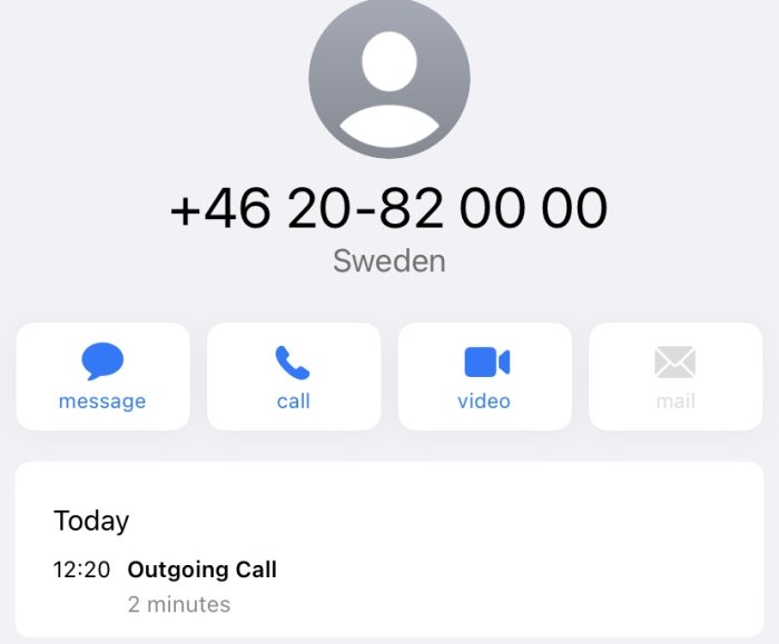 Skärmdump av kontaktprofil med telefonnummer från Sverige, alternativ för meddelande, samtal, video och e-post; nylig utgående samtal.